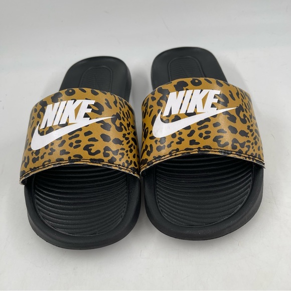 NEW! Nike Women’s Victori One Leopard Print Slides Sandals - Size 6 - Picture 3 of 11